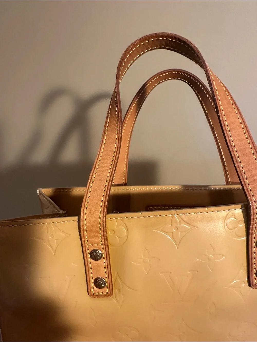 Authentic Louis Vuitton  Reade PM in Monogram Peppermint Vernis,